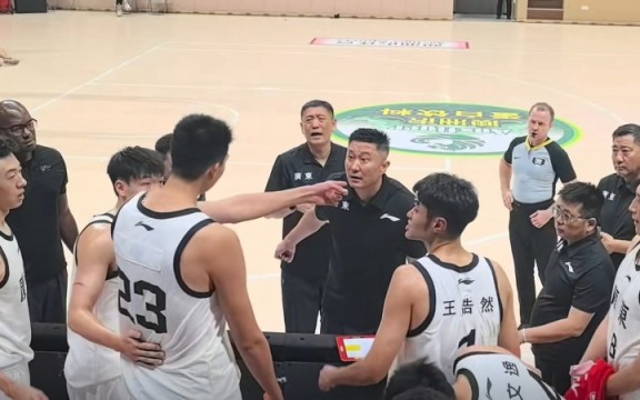 提出交易申请!媒体人:那次纷争可能让徐昕和杜锋很难再继续合作 提出交易申请!媒体人:那次纷争可能让徐昕和杜锋很难再继续合作