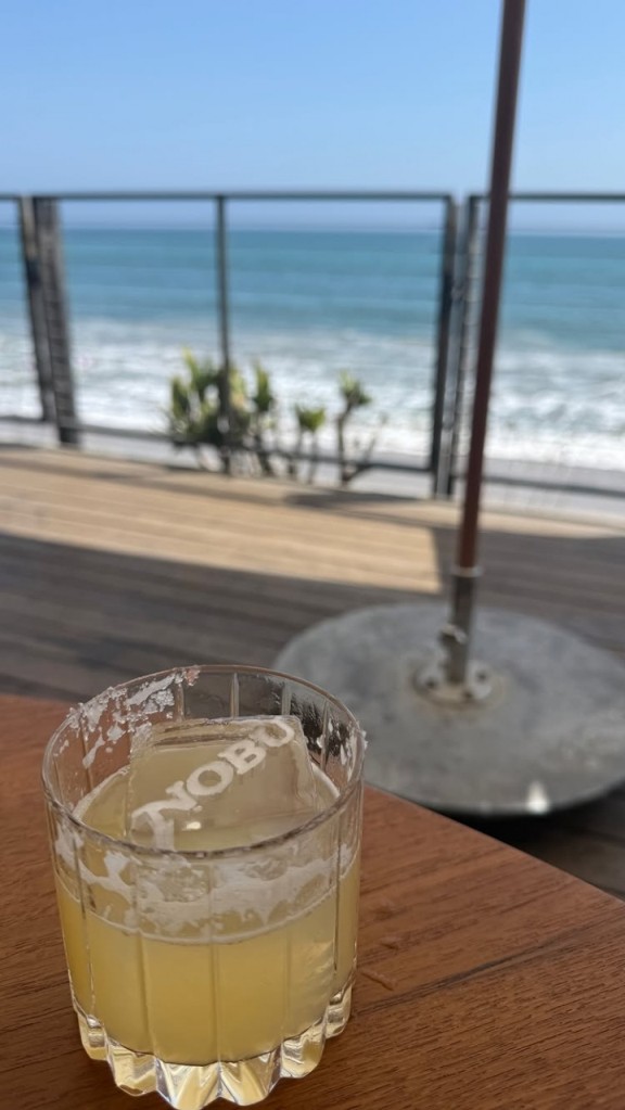 太惬意啦保罗-乔治老婆晒度假片段@PG:比心~ 太惬意啦保罗-乔治老婆晒度假片段@PG:比心~