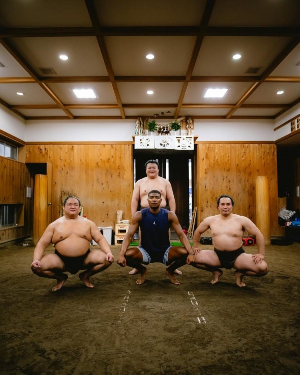 感受另一种运动的魅力八村塁更新社媒 晒多张相扑体验照 感受另一种运动的魅力八村塁更新社媒 晒多张相扑体验照