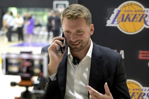 球探:东契奇看起来像18年刚进NBA时的样子 我路过竟没认出来 球探:东契奇看起来像18年刚进NBA时的样子 我路过竟没认出来