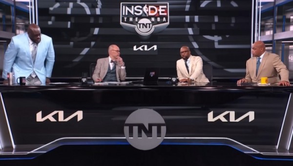 ESPN版《NBA内幕》将于10月23日两场比赛后播出 时长30分钟 ESPN版《NBA内幕》将于10月23日两场比赛后播出 时长30分钟