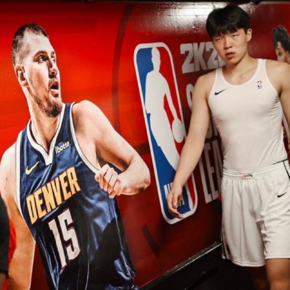 中国约基奇VS塞尔维亚杨瀚森!11月1日杨瀚森生涯首战偶像约基奇 中国约基奇VS塞尔维亚杨瀚森!11月1日杨瀚森生涯首战偶像约基奇