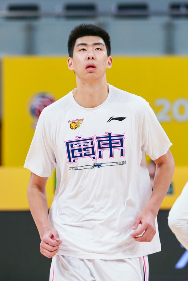 媒体人:徐昕A1合同今夏到期 俱乐部有独家签约权 谈不拢只能出国 媒体人:徐昕A1合同今夏到期 俱乐部有独家签约权 谈不拢只能出国