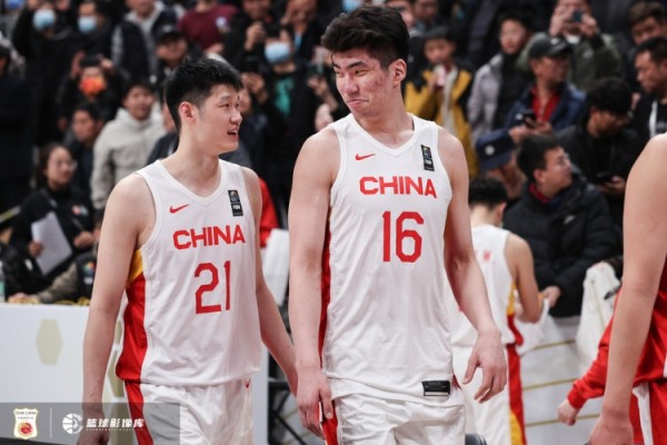 媒体人:定海神针胡金秋 后起之秀王俊杰 意外之喜余嘉豪 媒体人:定海神针胡金秋 后起之秀王俊杰 意外之喜余嘉豪