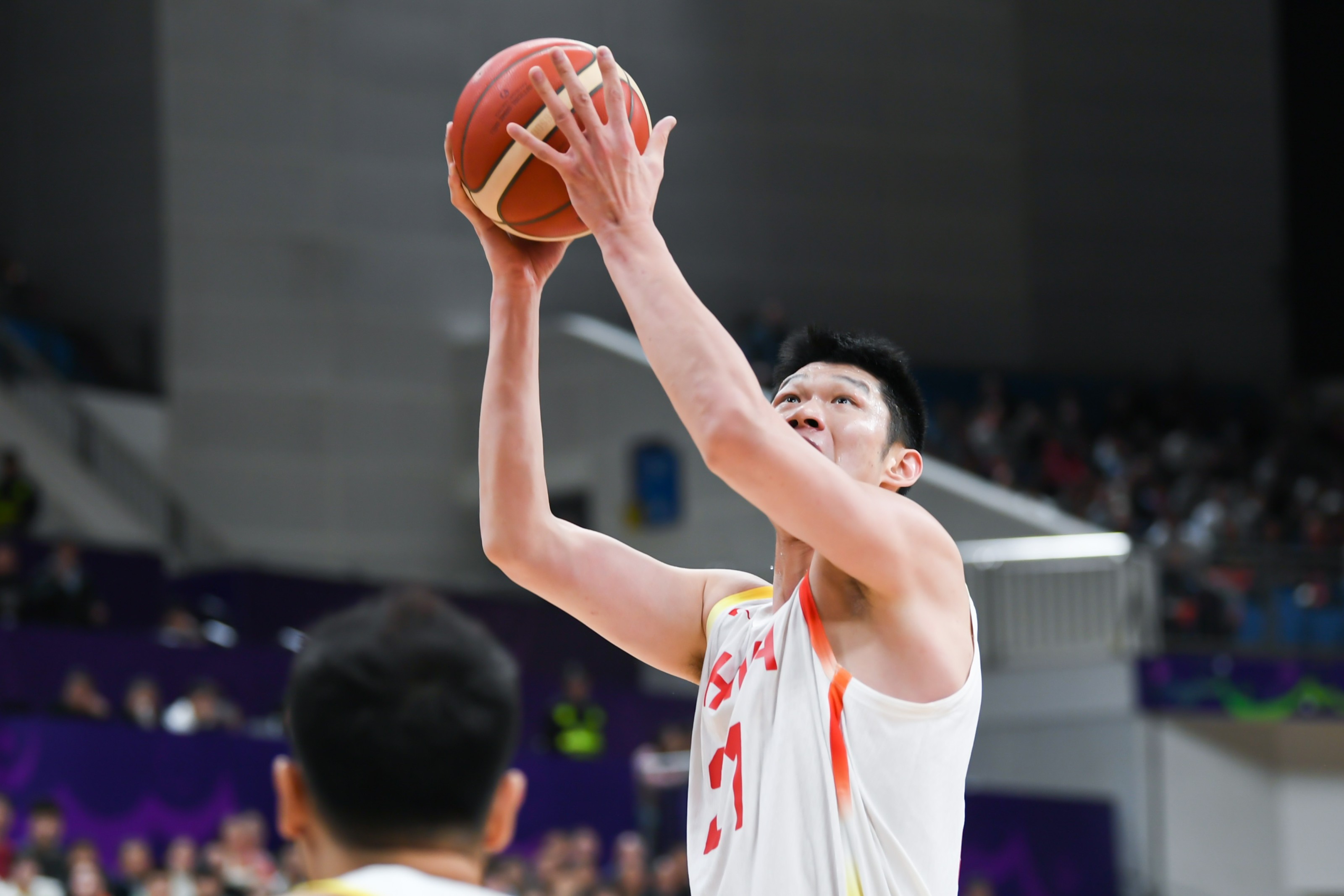 媒体人:但凡中国内线再有点厚度 就算裁判这么个吹法 也能赢20+ 媒体人:但凡中国内线再有点厚度 就算裁判这么个吹法 也能赢20+