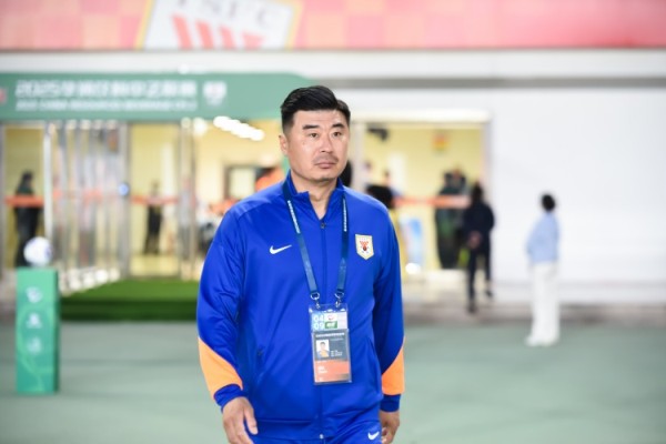 望岳新闻:山东泰山两次航班取消&只能分批前往深圳 凌晨才能抵达 望岳新闻:山东泰山两次航班取消&只能分批前往深圳 凌晨才能抵达
