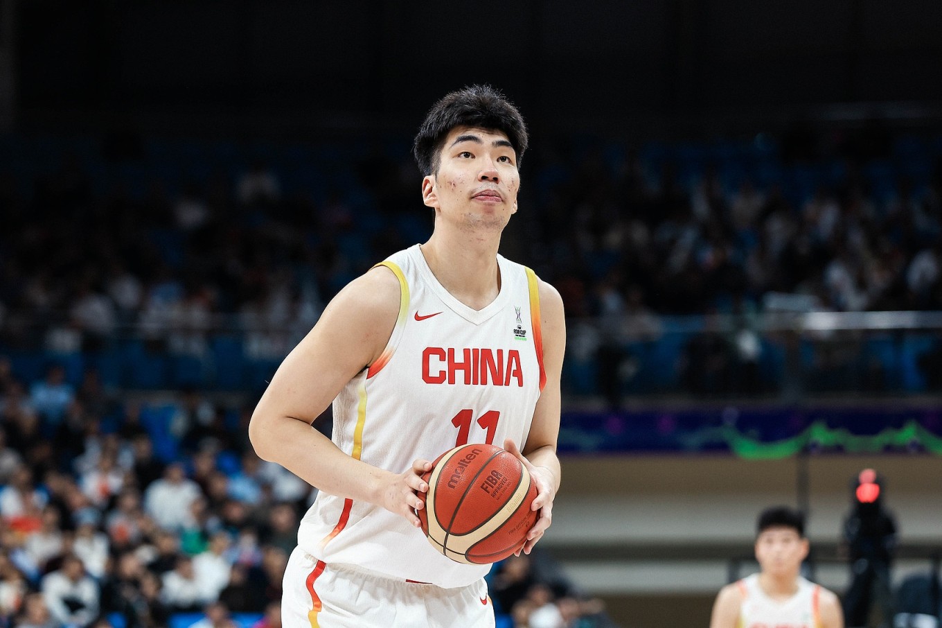 媒体人:上半场我们在篮板球上几乎是完全统治 下半场继续拼 媒体人:上半场我们在篮板球上几乎是完全统治 下半场继续拼