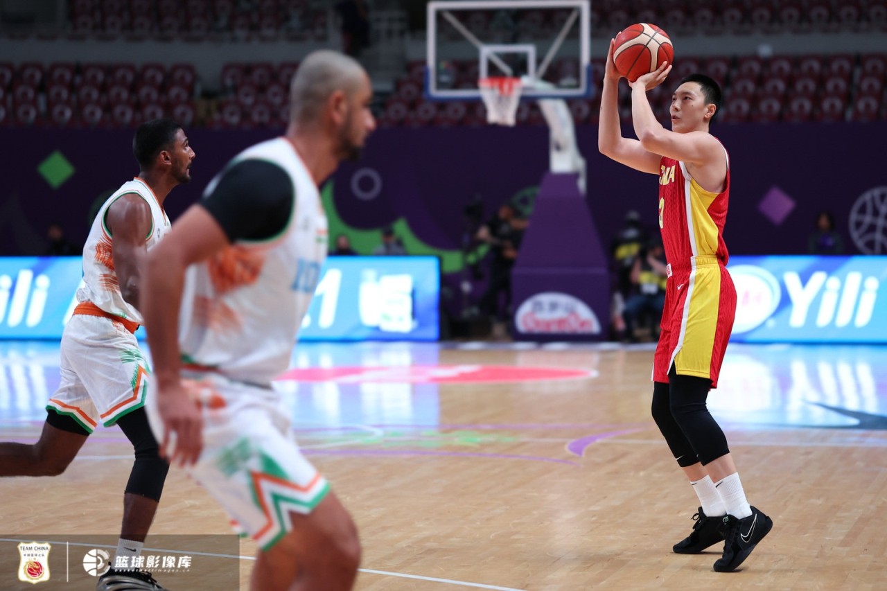 媒体人:半决赛内线得分难度增大 今日三分15中1的5后卫要站出来 媒体人:半决赛内线得分难度增大 今日三分15中1的5后卫要站出来