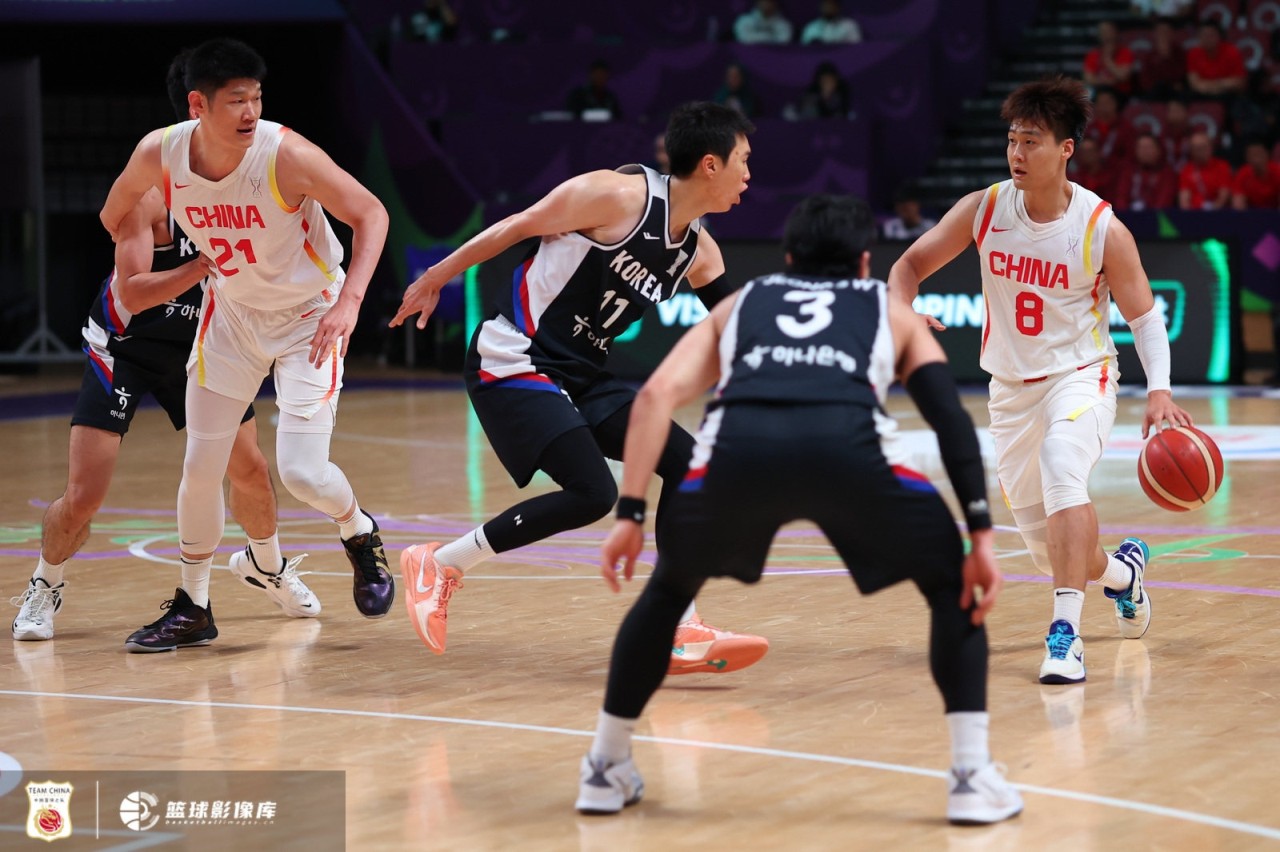 中国男篮队长!赵睿控场依然稳定 全场贡献9分4篮板3助攻 中国男篮队长!赵睿控场依然稳定 全场贡献9分4篮板3助攻
